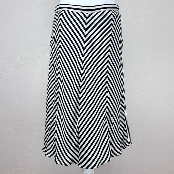 Michael Michael Kors 100% Silk Black & White Chevron Stripe Skirt Size 10 - Picture 4 of 12
